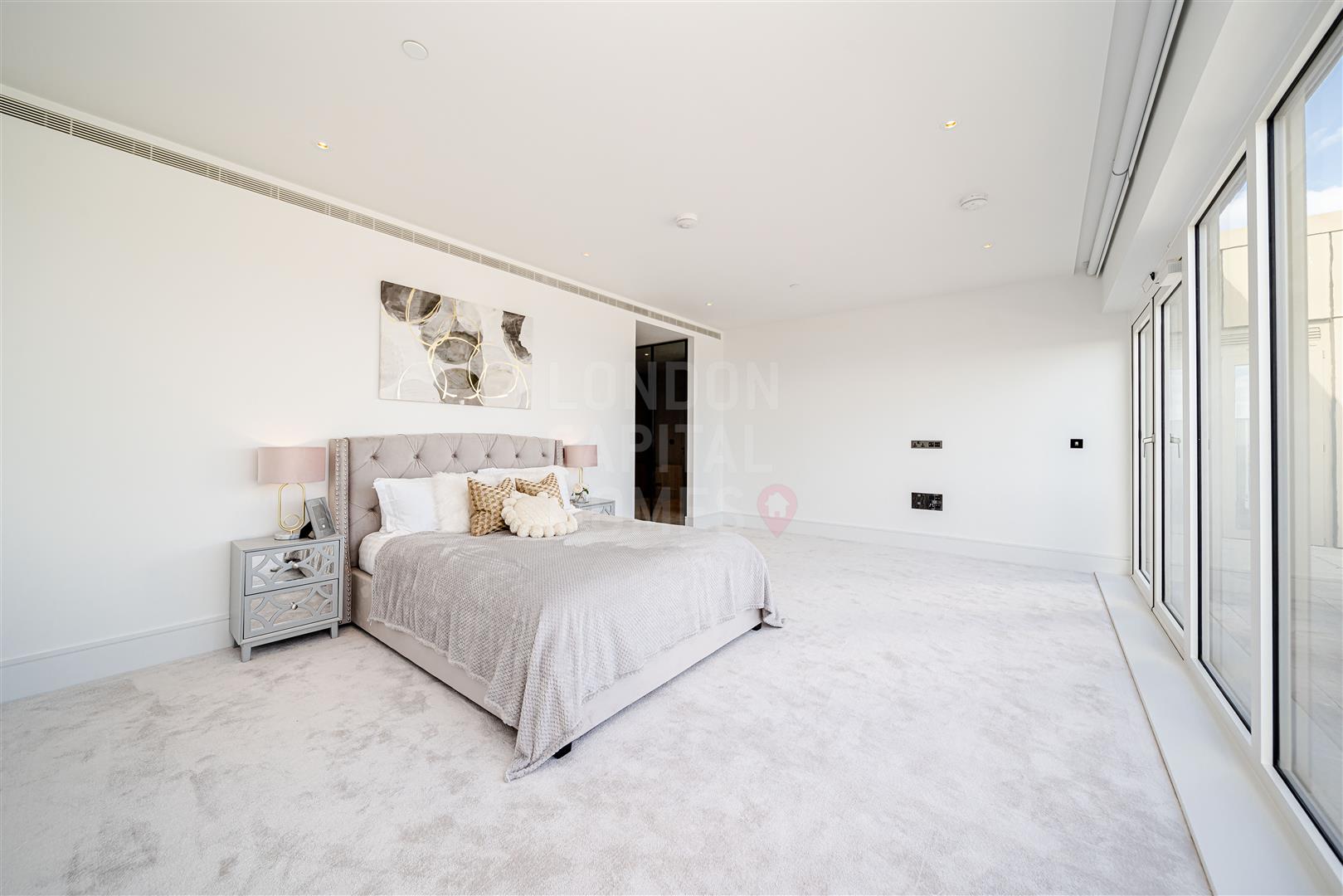 Lincoln Apartments, Fountain Park Way, London